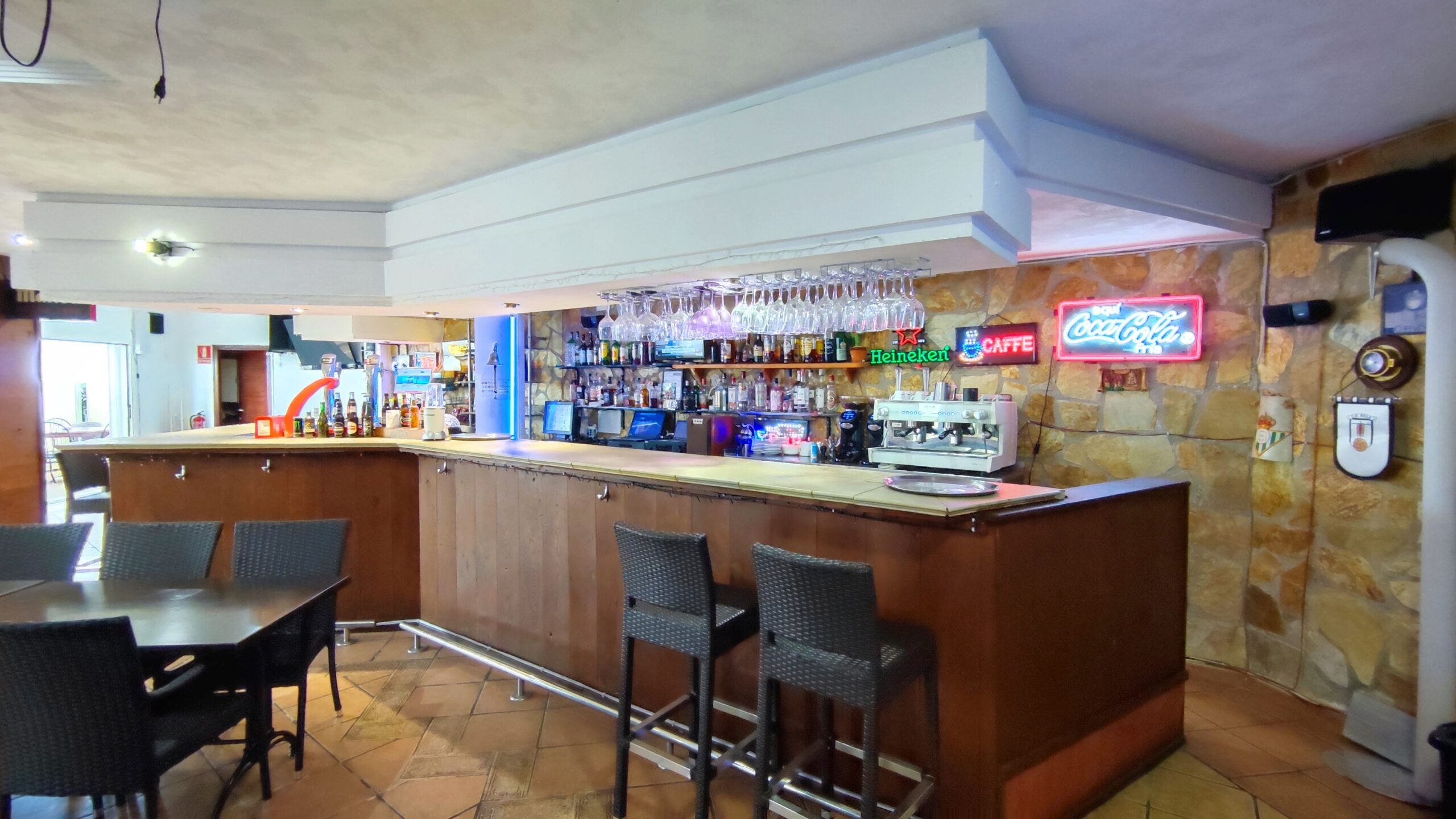 Oportunidad Única en el Corazón de Altea: Bar-Restaurante en Funcionamiento en Zona Premium