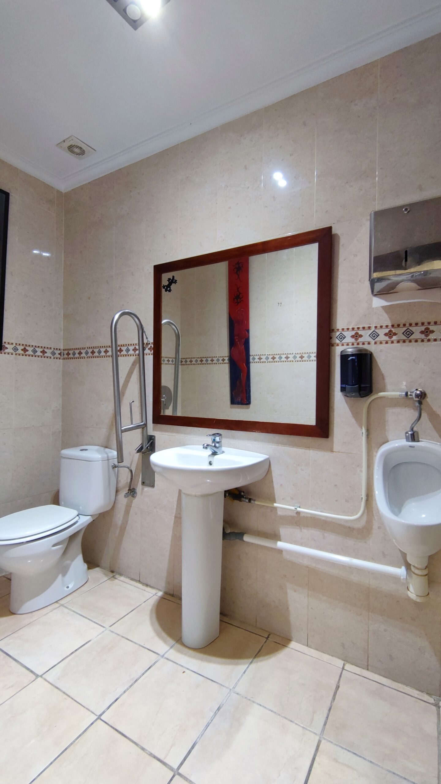 Oportunidad Única en el Corazón de Altea: Bar-Restaurante en Funcionamiento en Zona Premium