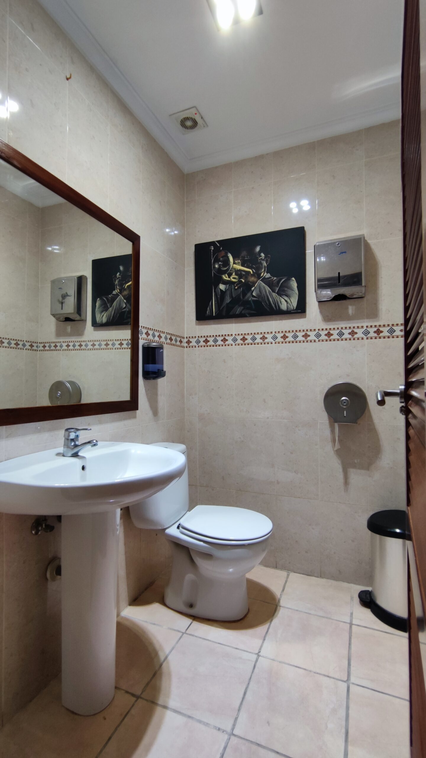 Oportunidad Única en el Corazón de Altea: Bar-Restaurante en Funcionamiento en Zona Premium