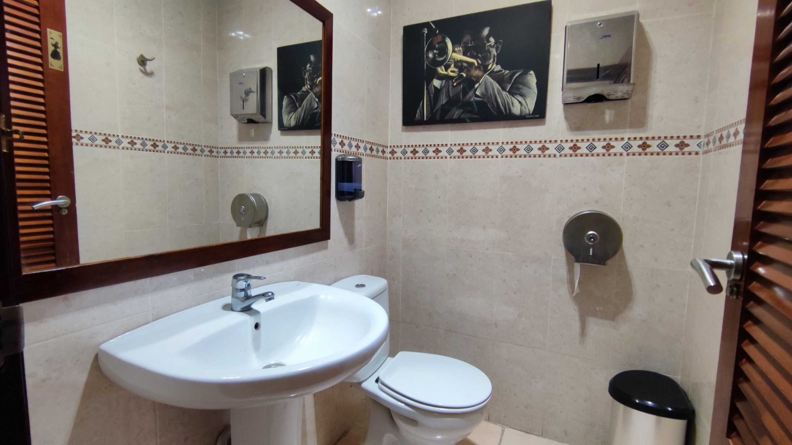 Oportunidad Única en el Corazón de Altea: Bar-Restaurante en Funcionamiento en Zona Premium