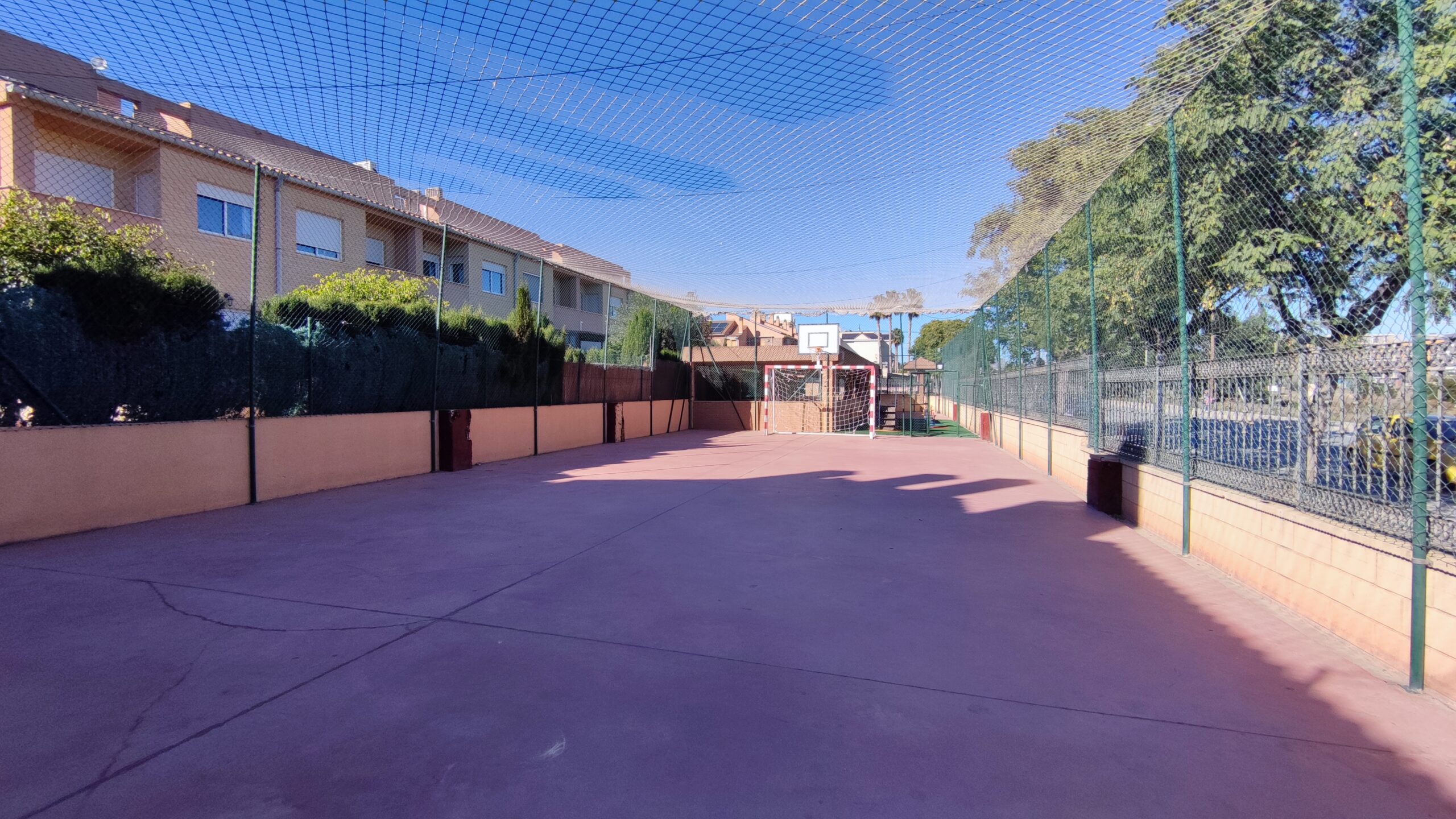 Exclusivo chalet pareado de 320m² con 5 dormitorios en residencial privado con piscina en San Juan de Alñicante