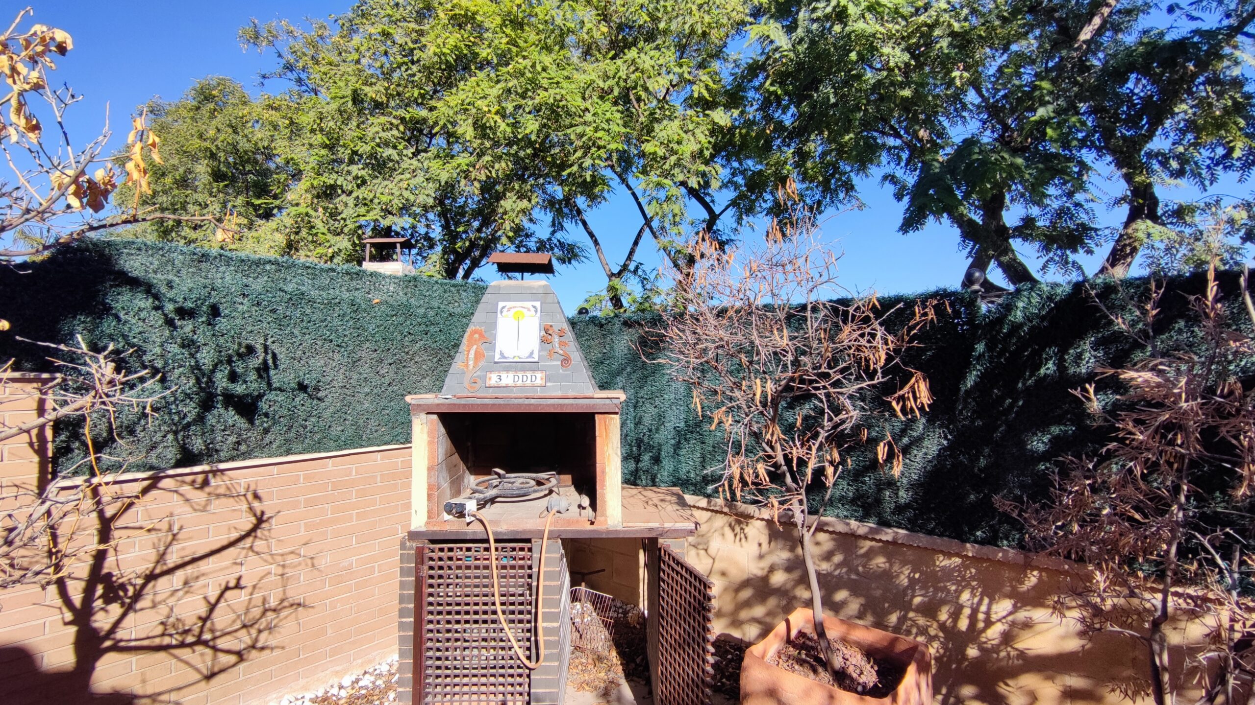 Exclusivo chalet pareado de 320m² con 5 dormitorios en residencial privado con piscina en San Juan de Alñicante