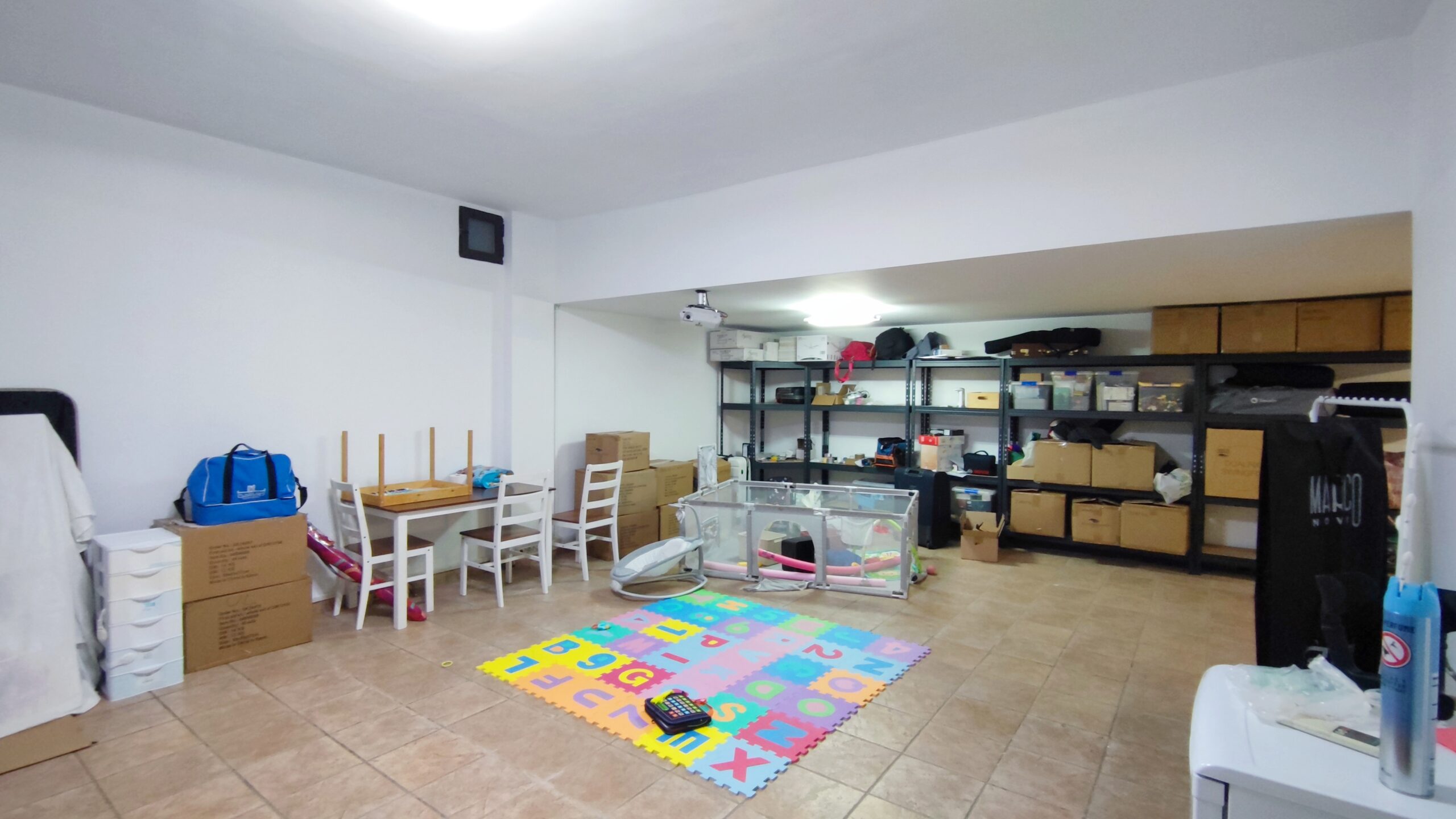 Exclusivo chalet pareado de 320m² con 5 dormitorios en residencial privado con piscina en San Juan de Alñicante