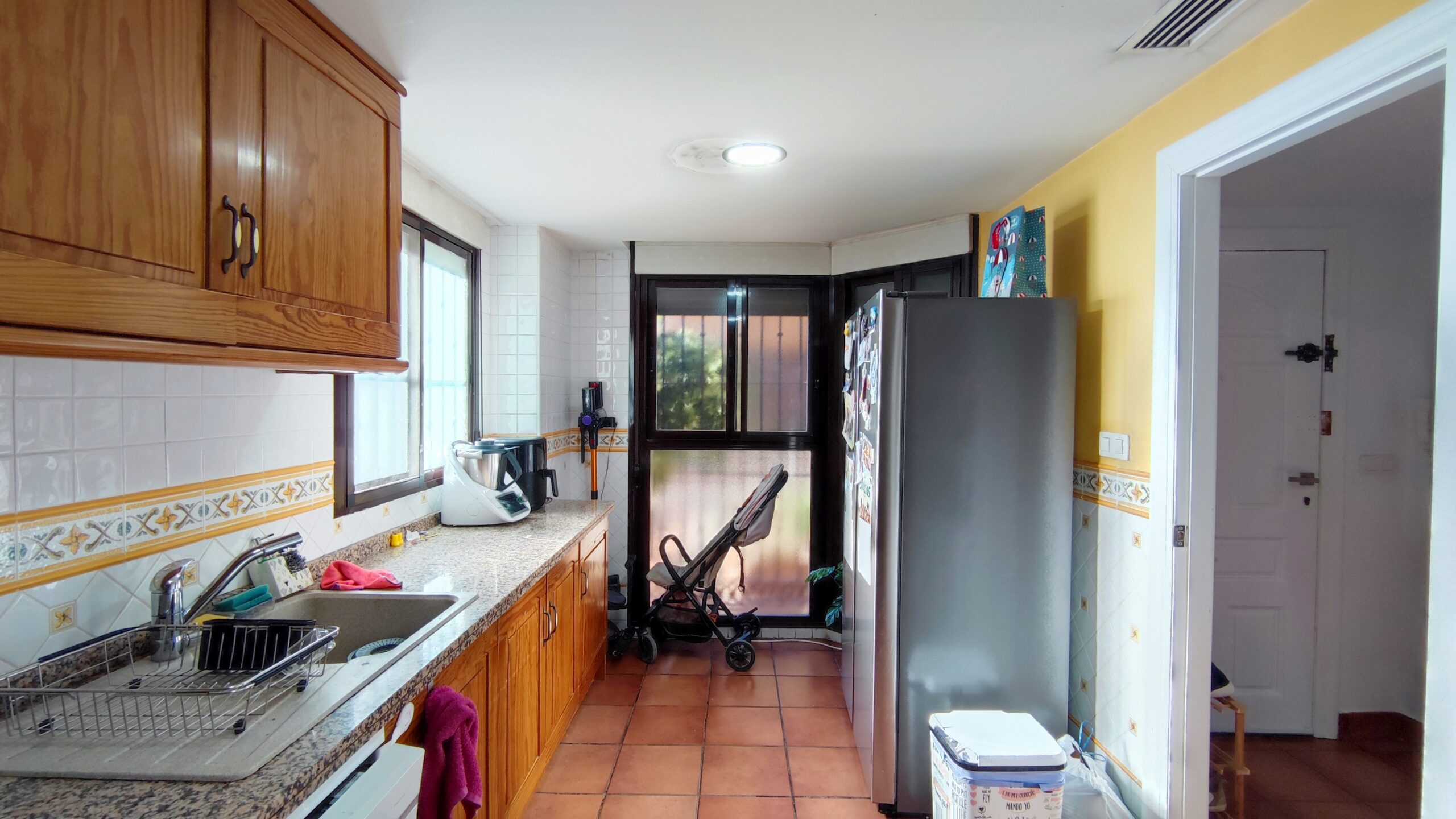 Exclusivo chalet pareado de 320m² con 5 dormitorios en residencial privado con piscina en San Juan de Alñicante