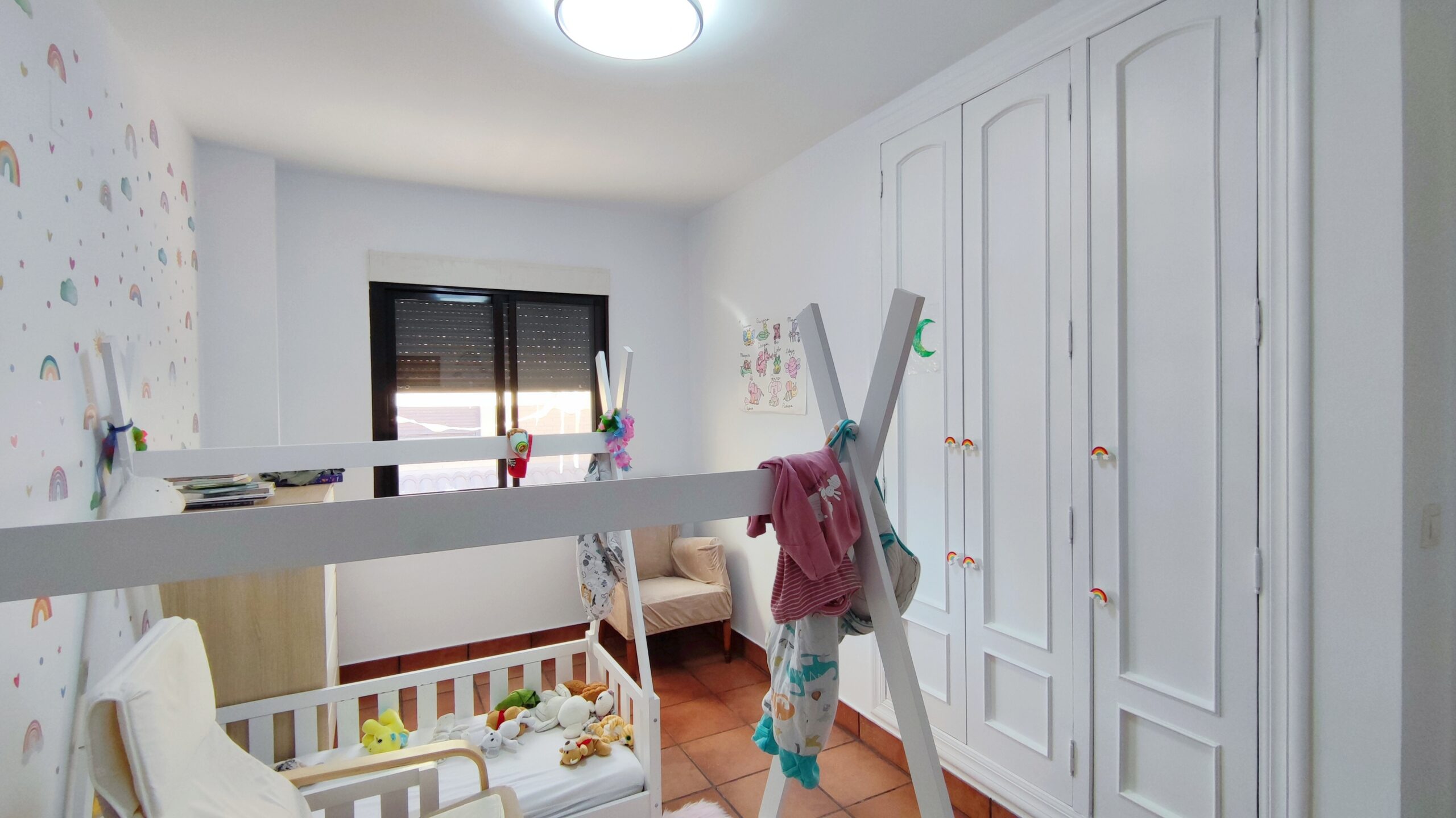 Exclusivo chalet pareado de 320m² con 5 dormitorios en residencial privado con piscina en San Juan de Alñicante