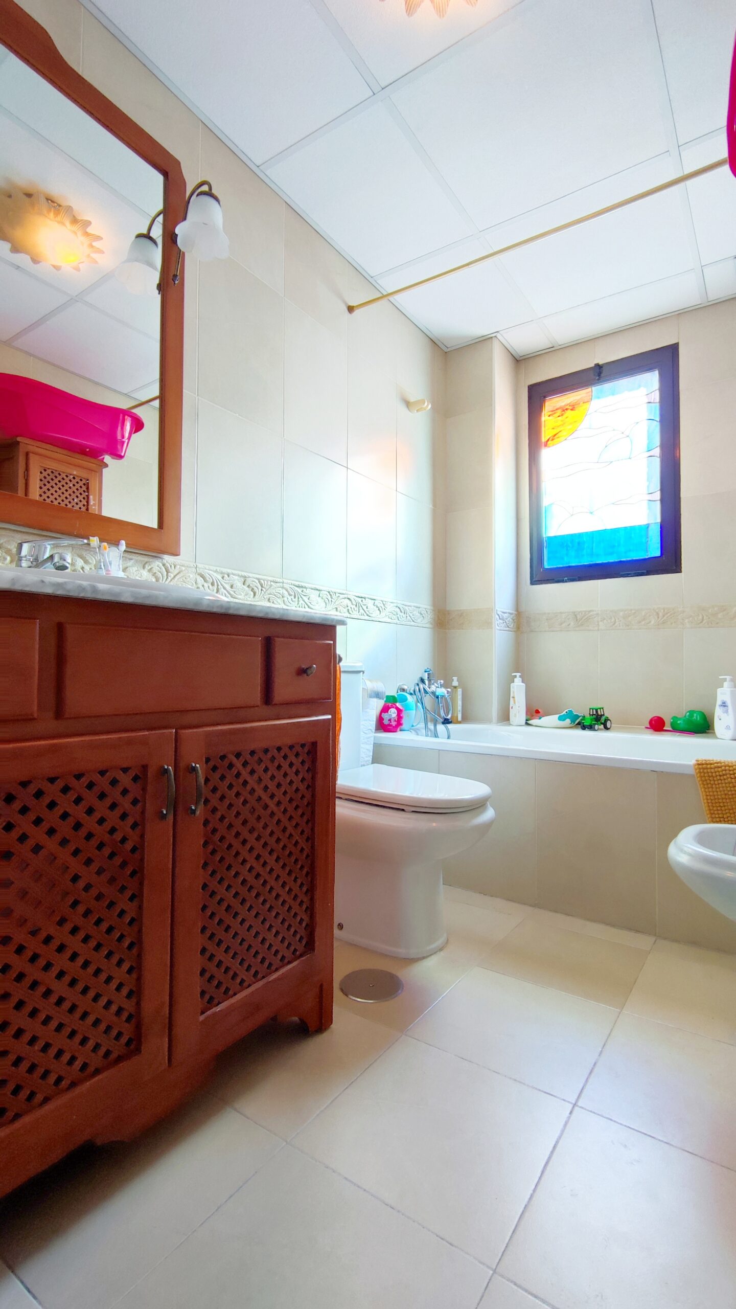 Exclusivo chalet pareado de 320m² con 5 dormitorios en residencial privado con piscina en San Juan de Alñicante