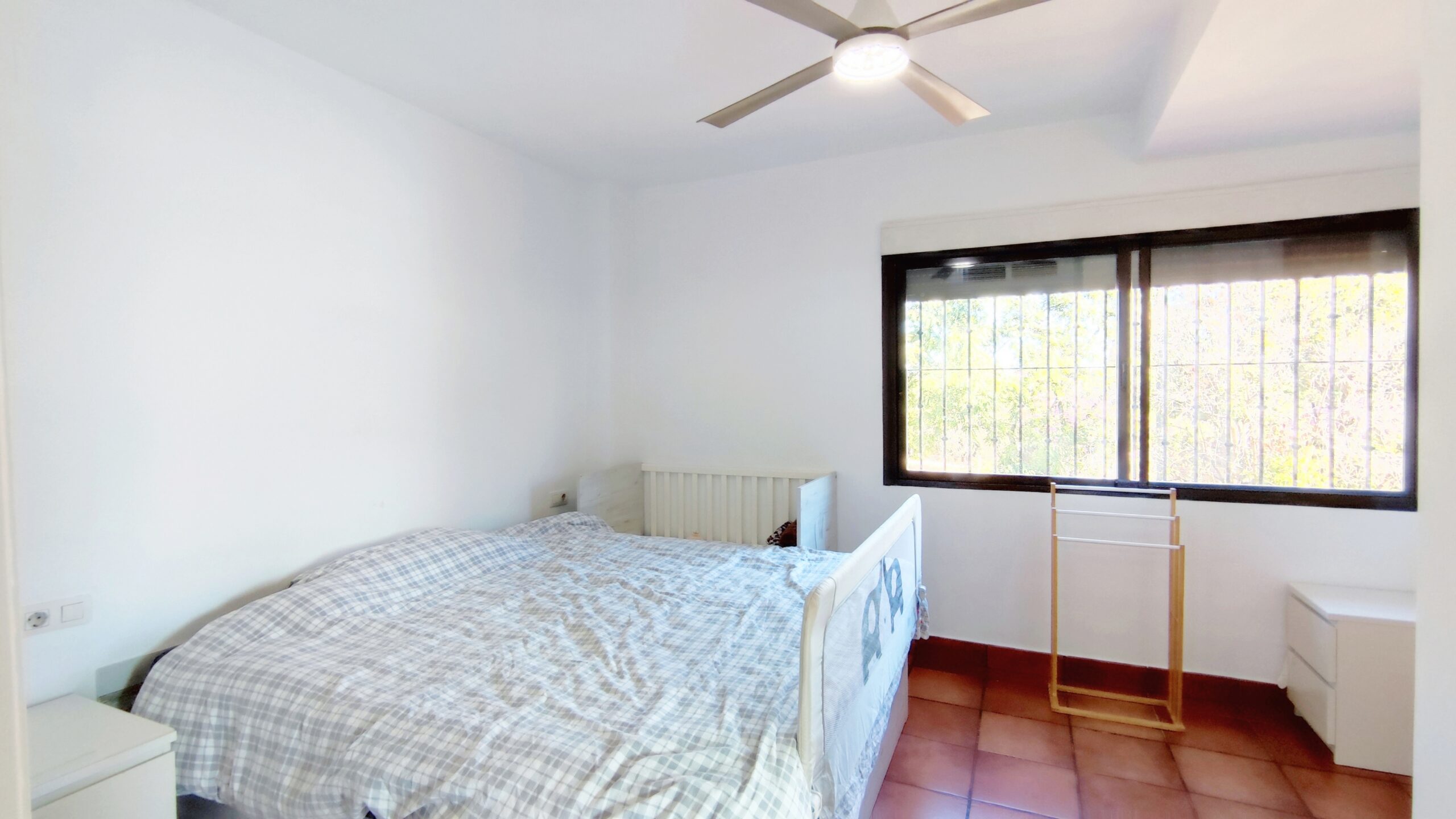 Exclusivo chalet pareado de 320m² con 5 dormitorios en residencial privado con piscina en San Juan de Alñicante