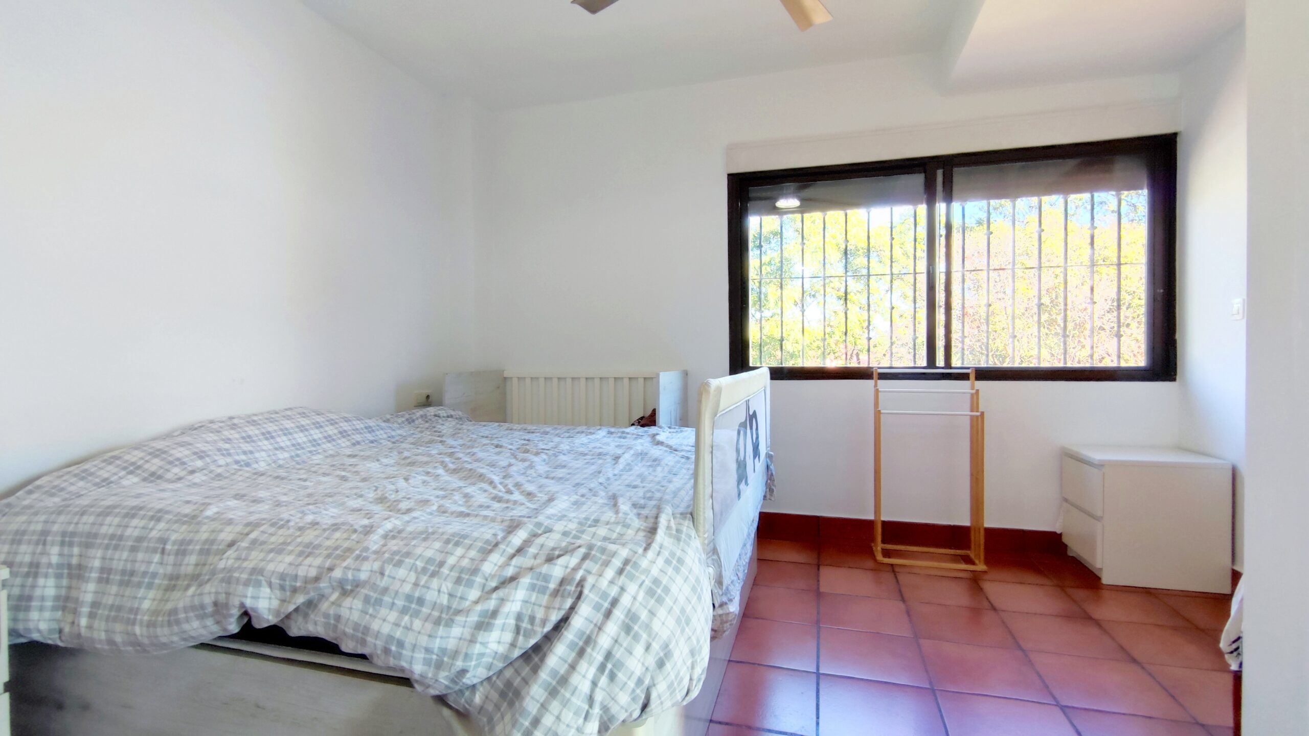 Exclusivo chalet pareado de 320m² con 5 dormitorios en residencial privado con piscina en San Juan de Alñicante