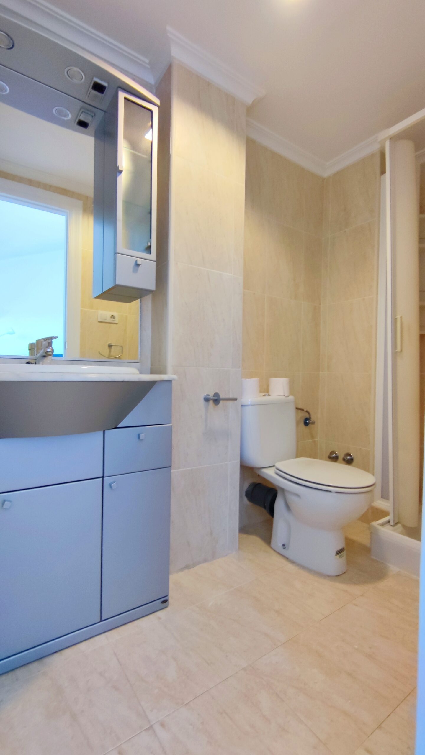 Exclusivo chalet pareado de 320m² con 5 dormitorios en residencial privado con piscina en San Juan de Alñicante