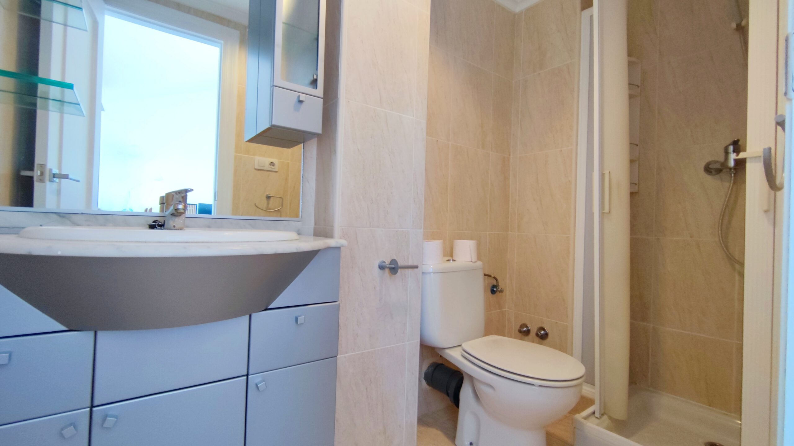 Exclusivo chalet pareado de 320m² con 5 dormitorios en residencial privado con piscina en San Juan de Alñicante