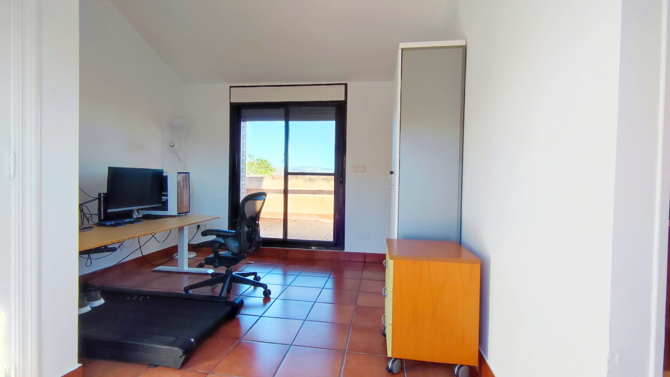 Exclusivo chalet pareado de 320m² con 5 dormitorios en residencial privado con piscina en San Juan de Alñicante