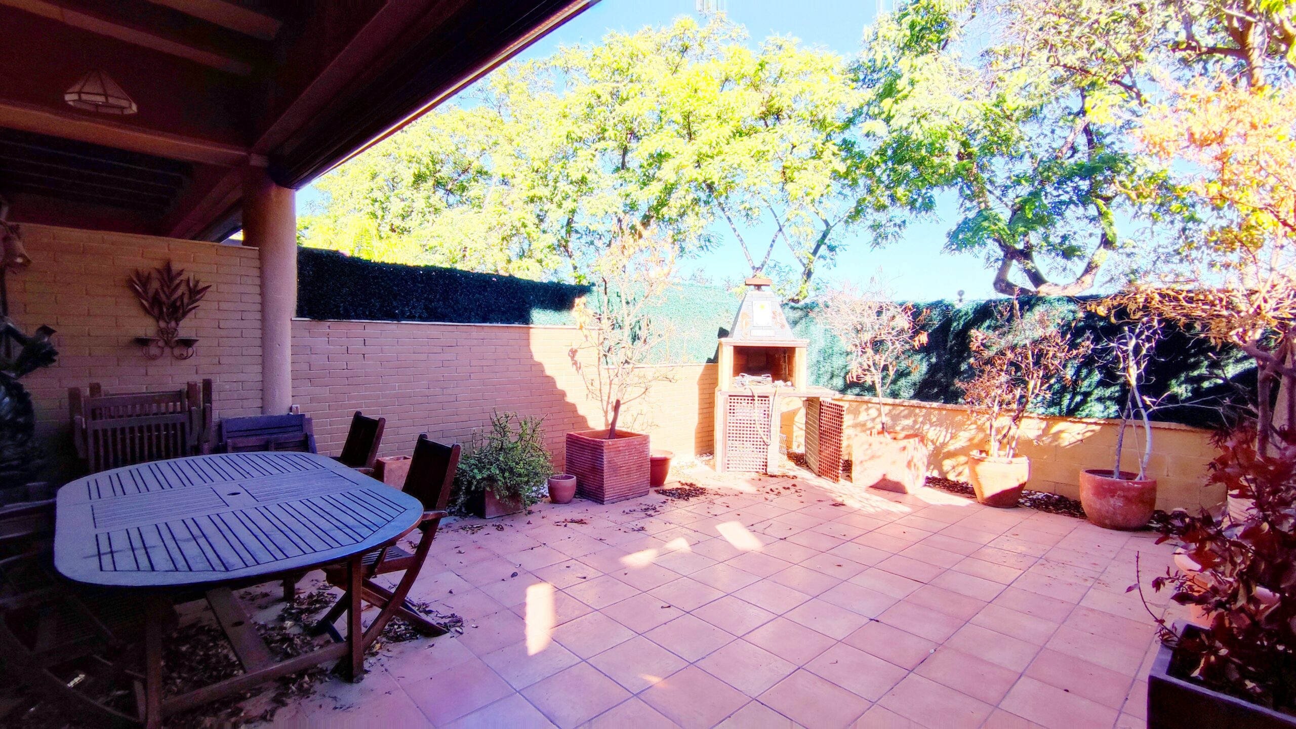 Exclusivo chalet pareado de 320m² con 5 dormitorios en residencial privado con piscina en San Juan de Alñicante