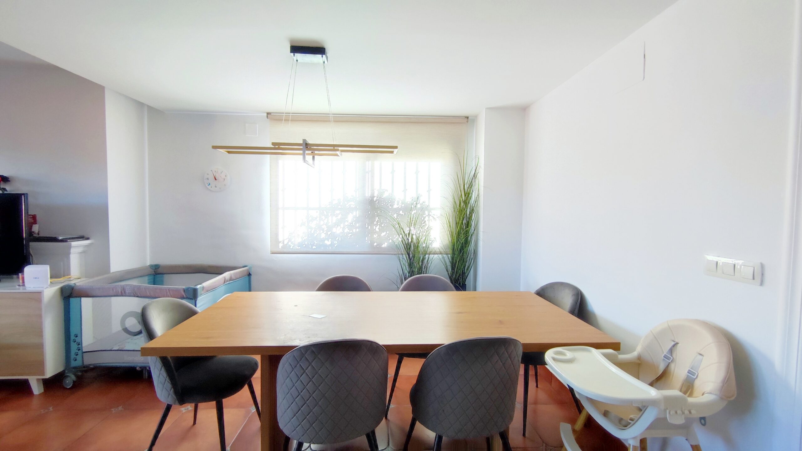 Exclusivo chalet pareado de 320m² con 5 dormitorios en residencial privado con piscina en San Juan de Alñicante