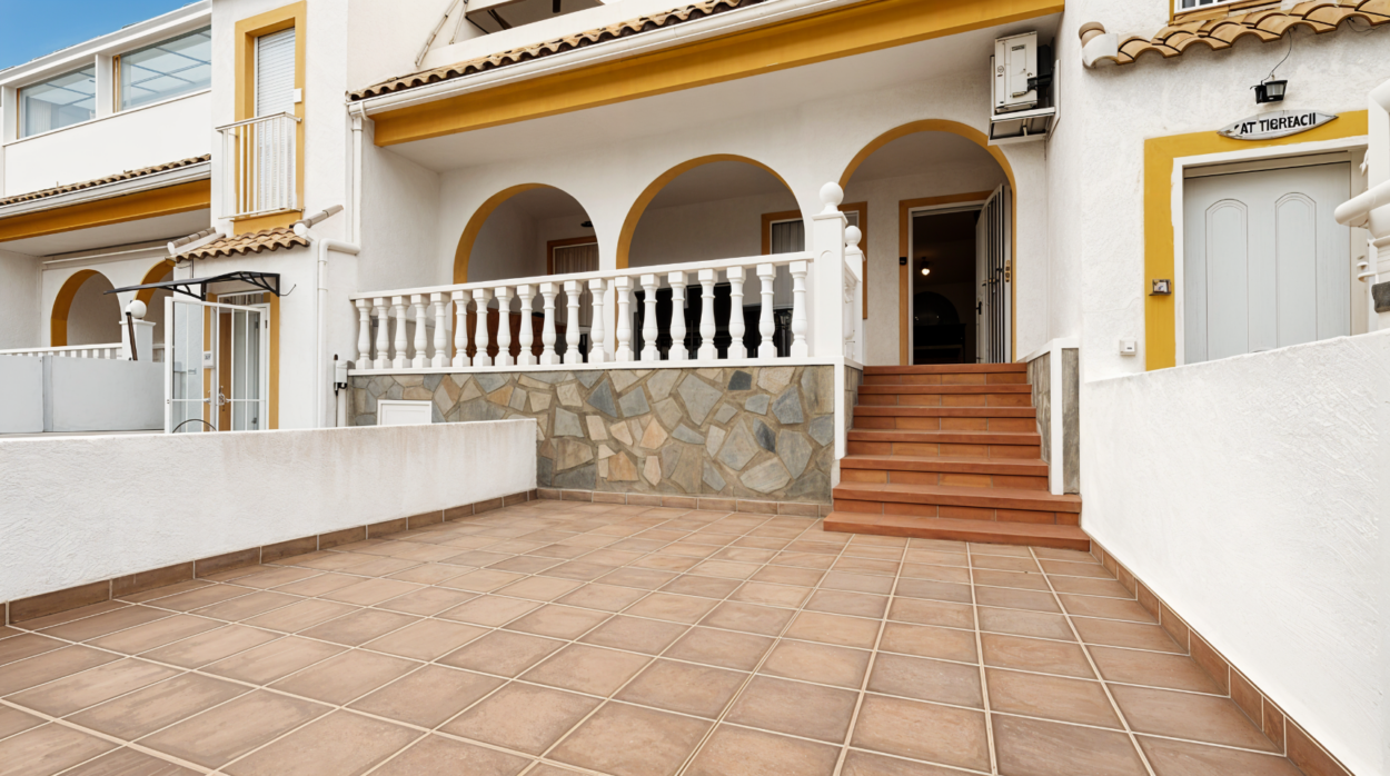 Planta baja con terraza en venta en Gran Alacant, urbanizacion Monte y Mar