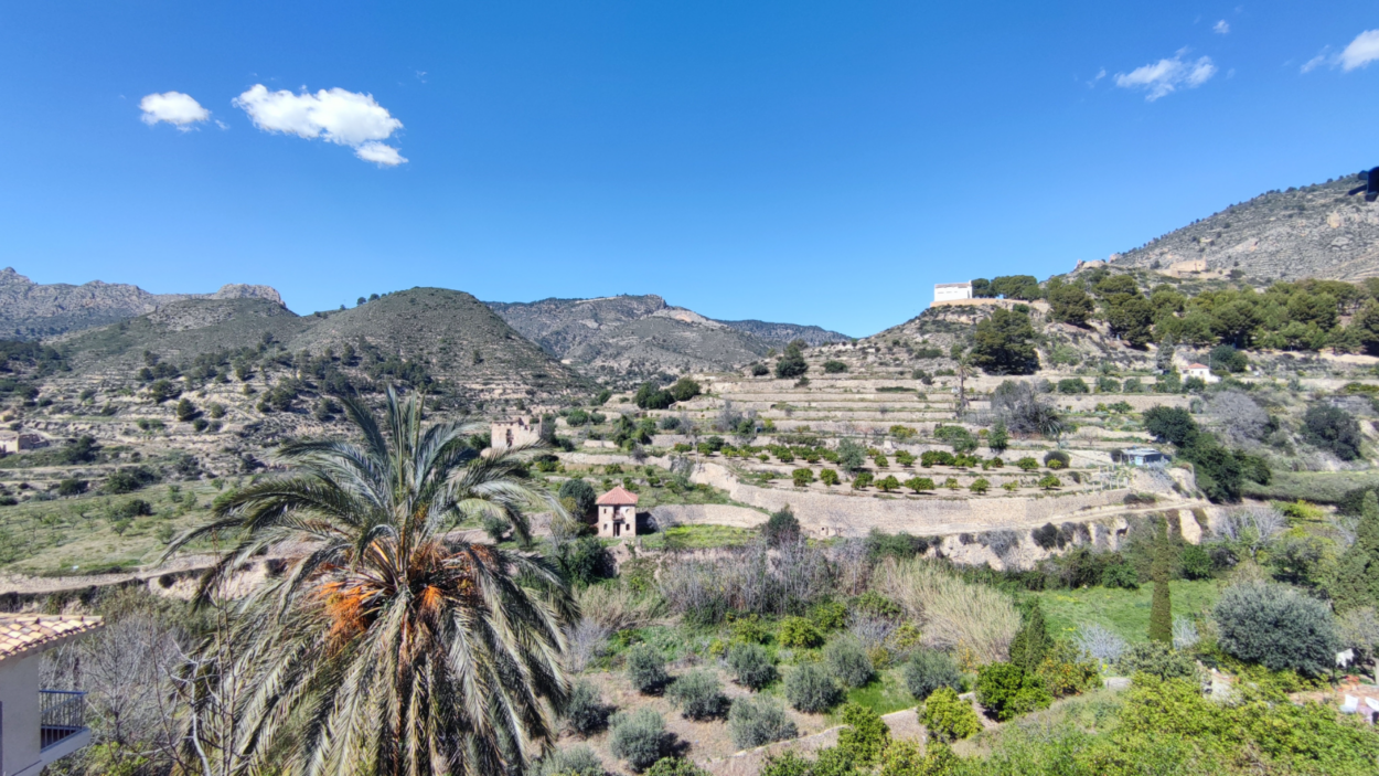 Luminoso piso con vistas panorámicas a la montaña en Relleu – 3 dormitorios, 2 baños y sin gastos de comunidad