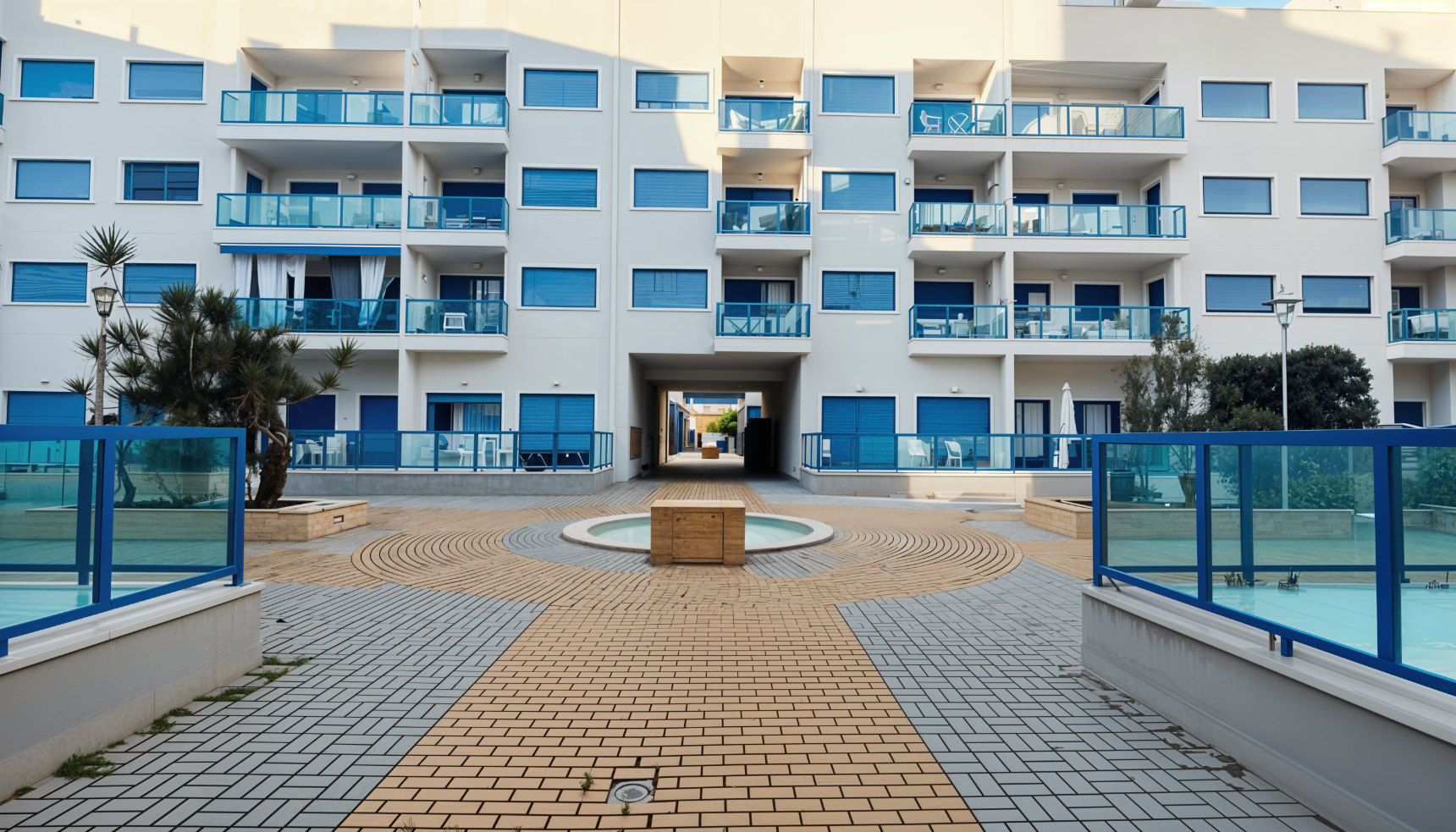 Piso muy luminoso en venta en El Palmeral (Urbanova, Alicante) con terraza, piscina y garaje, cerca del mar