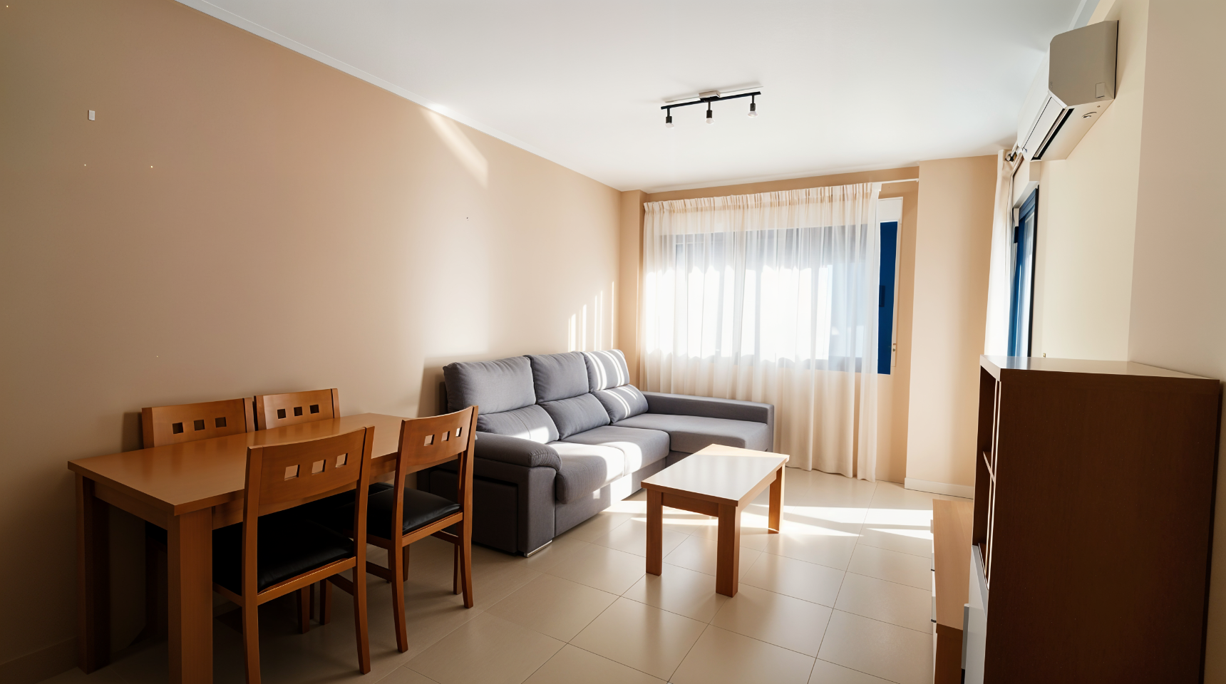 Piso muy luminoso en venta en El Palmeral (Urbanova, Alicante) con terraza, piscina y garaje, cerca del mar