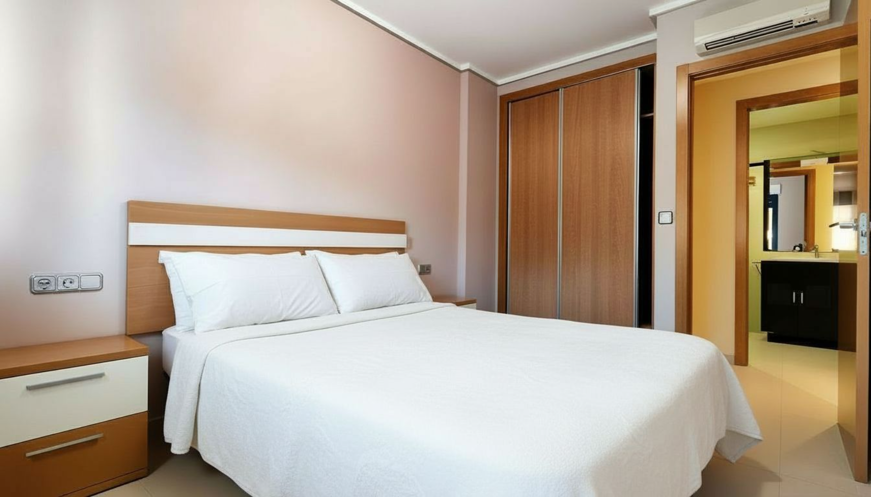 Piso muy luminoso en venta en El Palmeral (Urbanova, Alicante) con terraza, piscina y garaje, cerca del mar