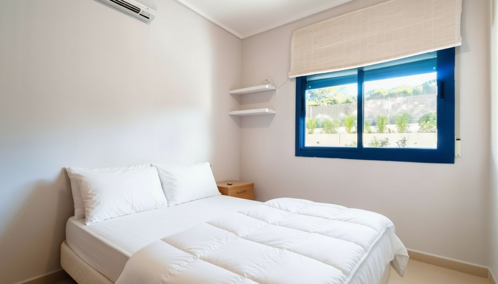 Piso muy luminoso en venta en El Palmeral (Urbanova, Alicante) con terraza, piscina y garaje, cerca del mar