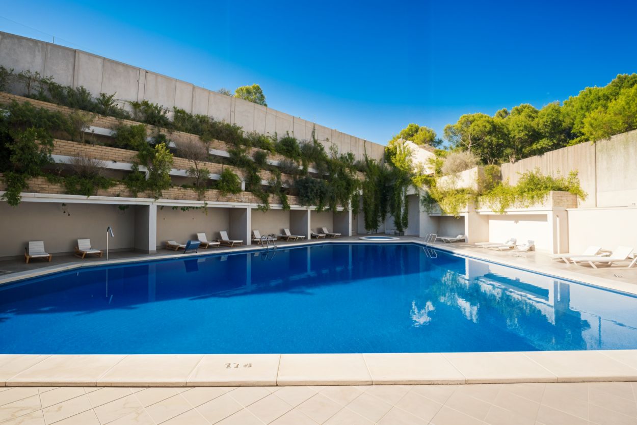 Piso muy luminoso en venta en El Palmeral (Urbanova, Alicante) con terraza, piscina y garaje, cerca del mar