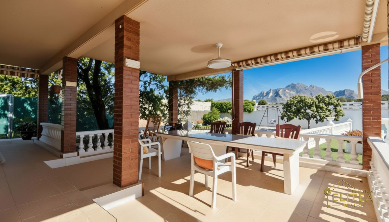 Magnifico Chalet independiente con piscina y vistas al Cabeçó d’Or en Busot