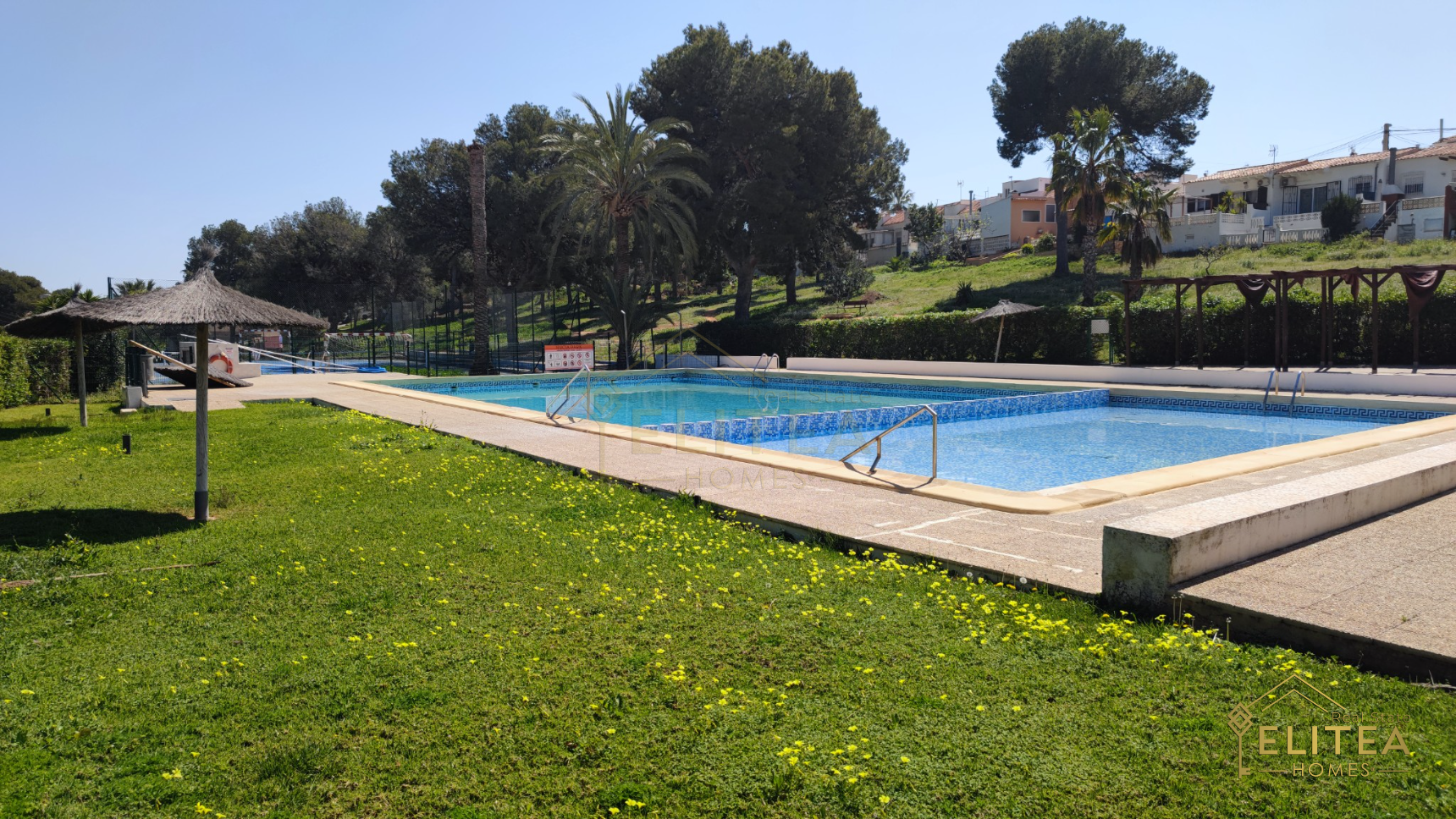 Exclusivo chalet pareado de diseño contemporáneo, completamente reformado, ubicado entre La Nucía y L’Alfàs del Pi