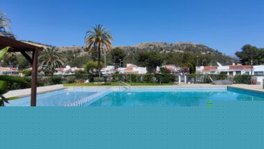 Exclusivo chalet pareado de diseño contemporáneo, completamente reformado, ubicado entre La Nucía y L’Alfàs del Pi