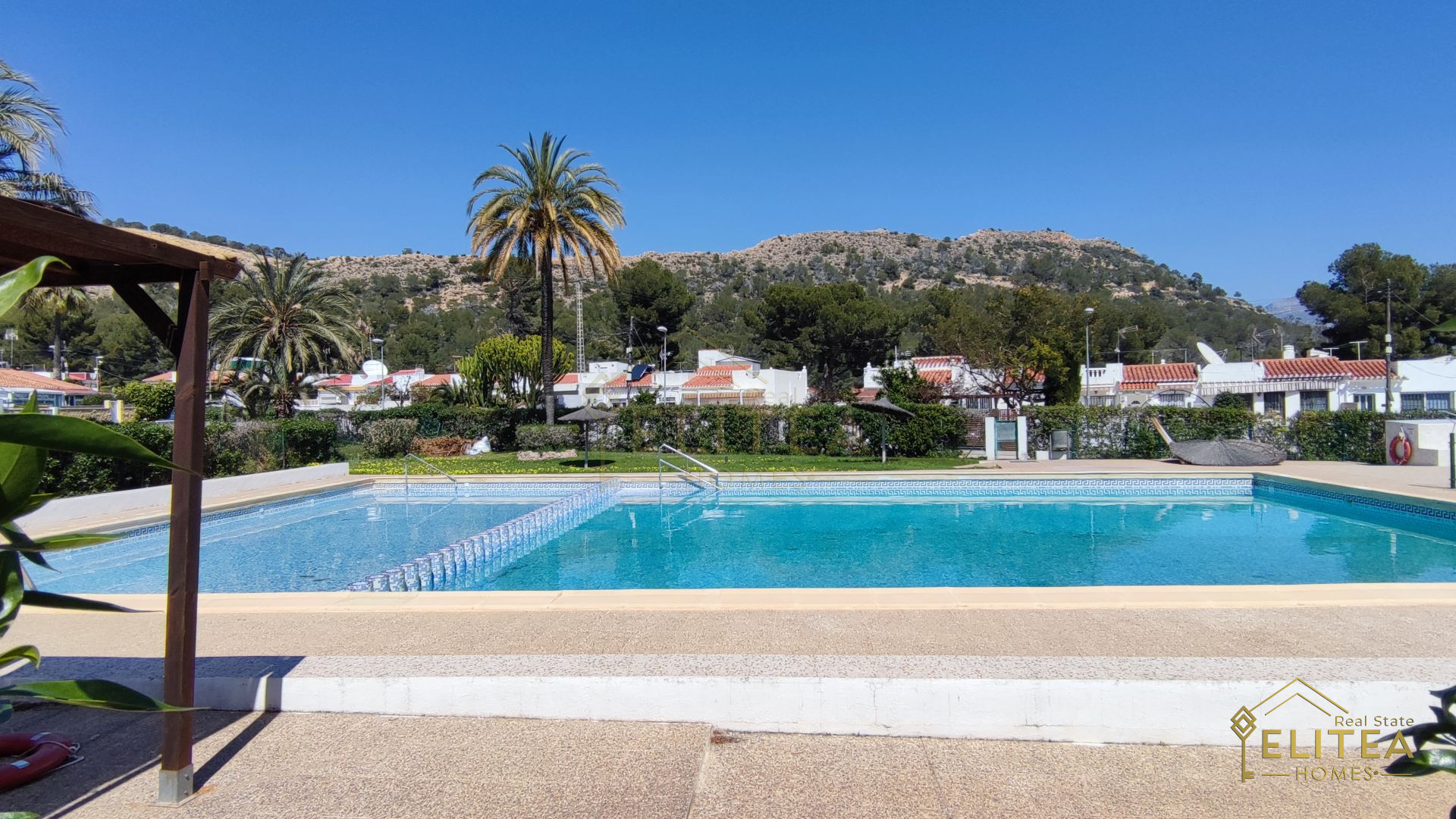 Exclusivo chalet pareado de diseño contemporáneo, completamente reformado, ubicado entre La Nucía y L’Alfàs del Pi