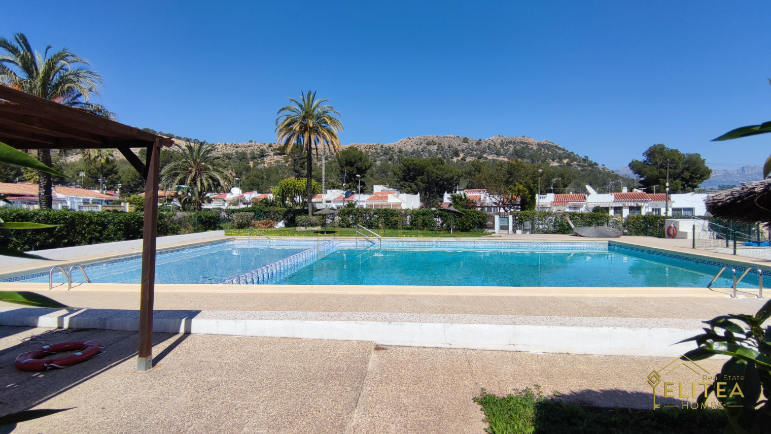 Exclusivo chalet pareado de diseño contemporáneo, completamente reformado, ubicado entre La Nucía y L’Alfàs del Pi