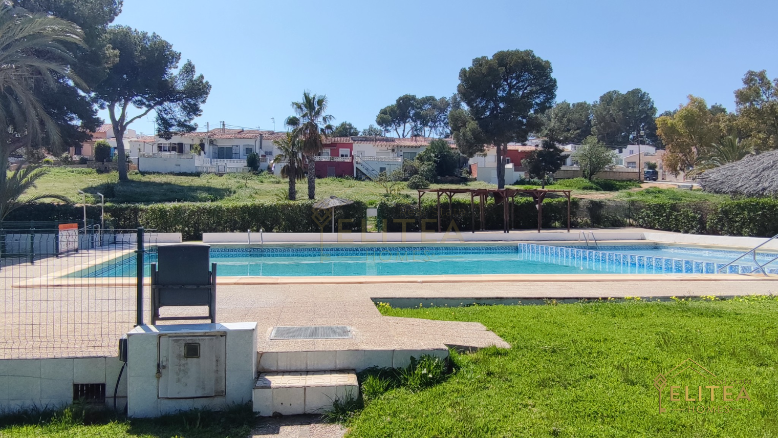 Exclusivo chalet pareado de diseño contemporáneo, completamente reformado, ubicado entre La Nucía y L’Alfàs del Pi