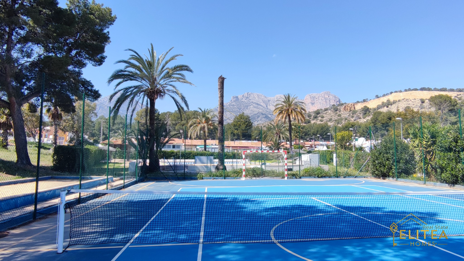 Exclusivo chalet pareado de diseño contemporáneo, completamente reformado, ubicado entre La Nucía y L’Alfàs del Pi