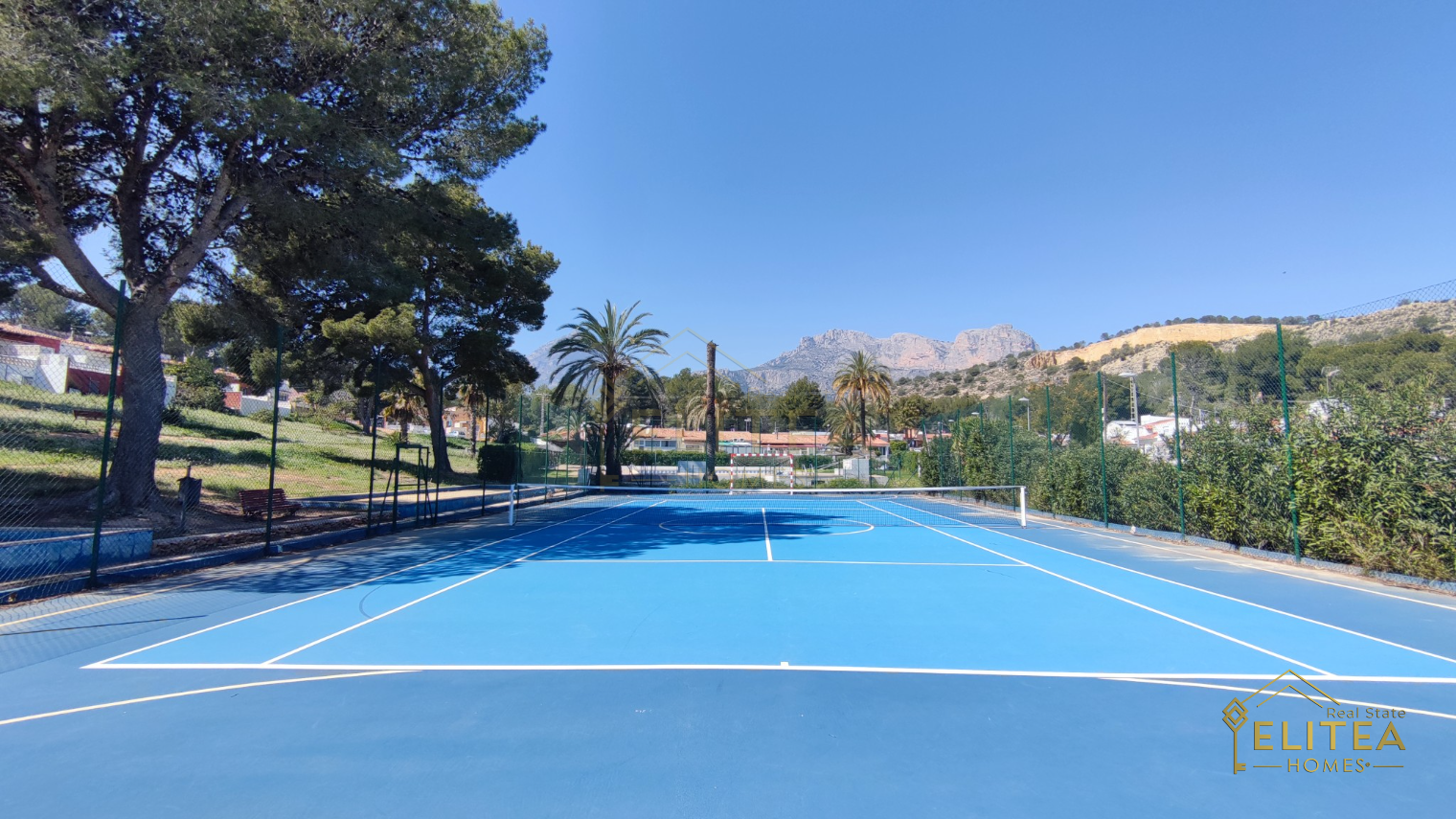 Exclusivo chalet pareado de diseño contemporáneo, completamente reformado, ubicado entre La Nucía y L’Alfàs del Pi