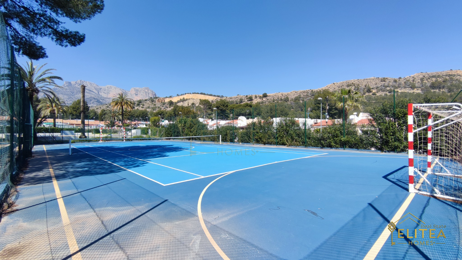 Exclusivo chalet pareado de diseño contemporáneo, completamente reformado, ubicado entre La Nucía y L’Alfàs del Pi