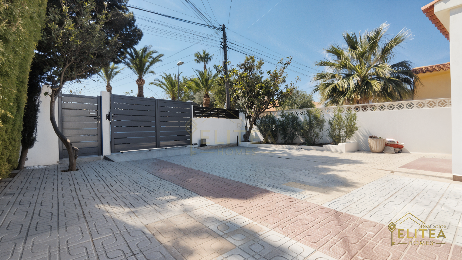 Exclusivo chalet pareado de diseño contemporáneo, completamente reformado, ubicado entre La Nucía y L’Alfàs del Pi