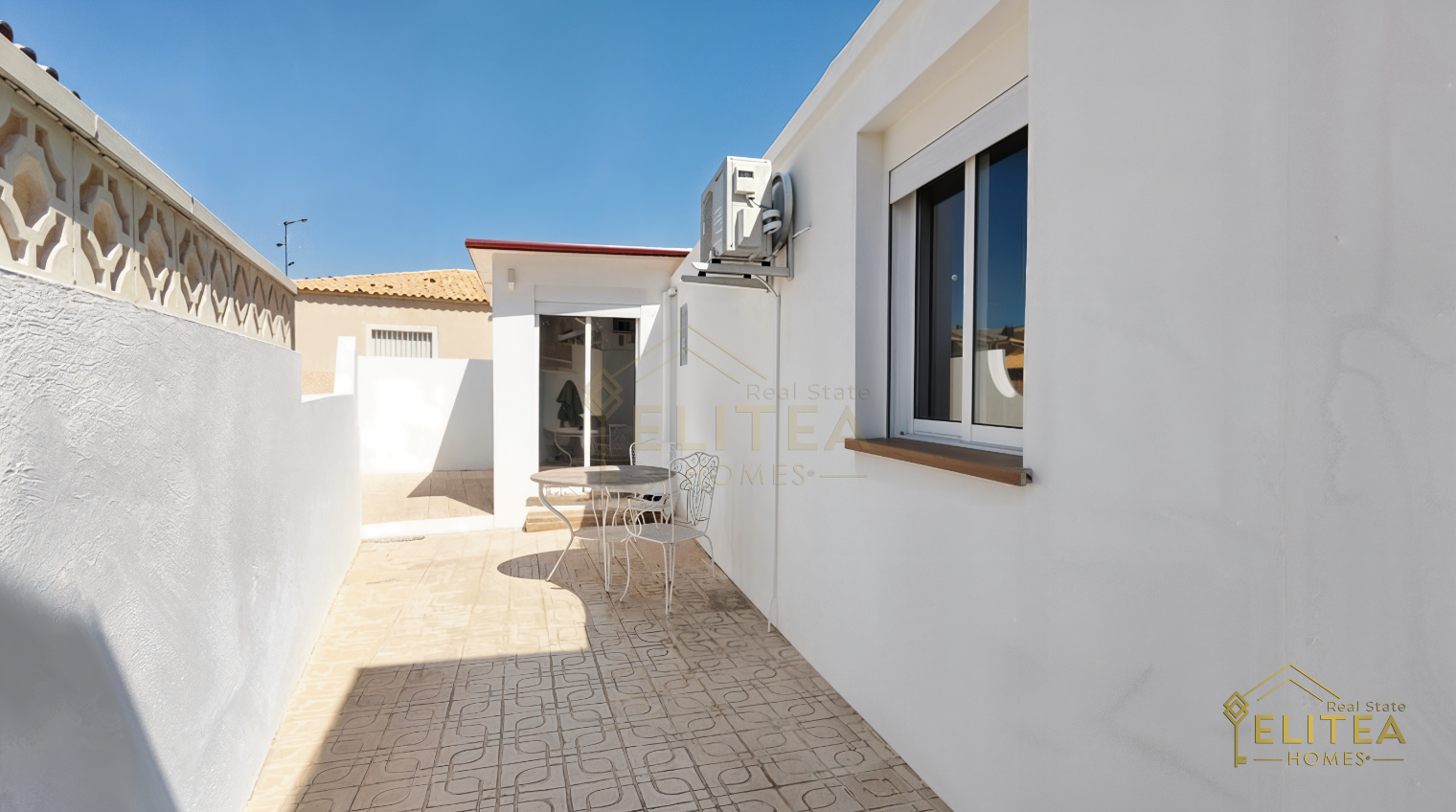 Exclusivo chalet pareado de diseño contemporáneo, completamente reformado, ubicado entre La Nucía y L’Alfàs del Pi