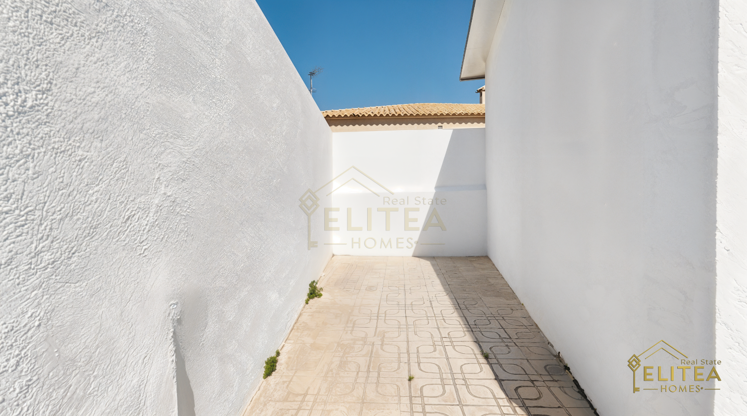 Exclusivo chalet pareado de diseño contemporáneo, completamente reformado, ubicado entre La Nucía y L’Alfàs del Pi