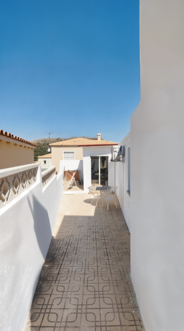 Exclusivo chalet pareado de diseño contemporáneo, completamente reformado, ubicado entre La Nucía y L’Alfàs del Pi