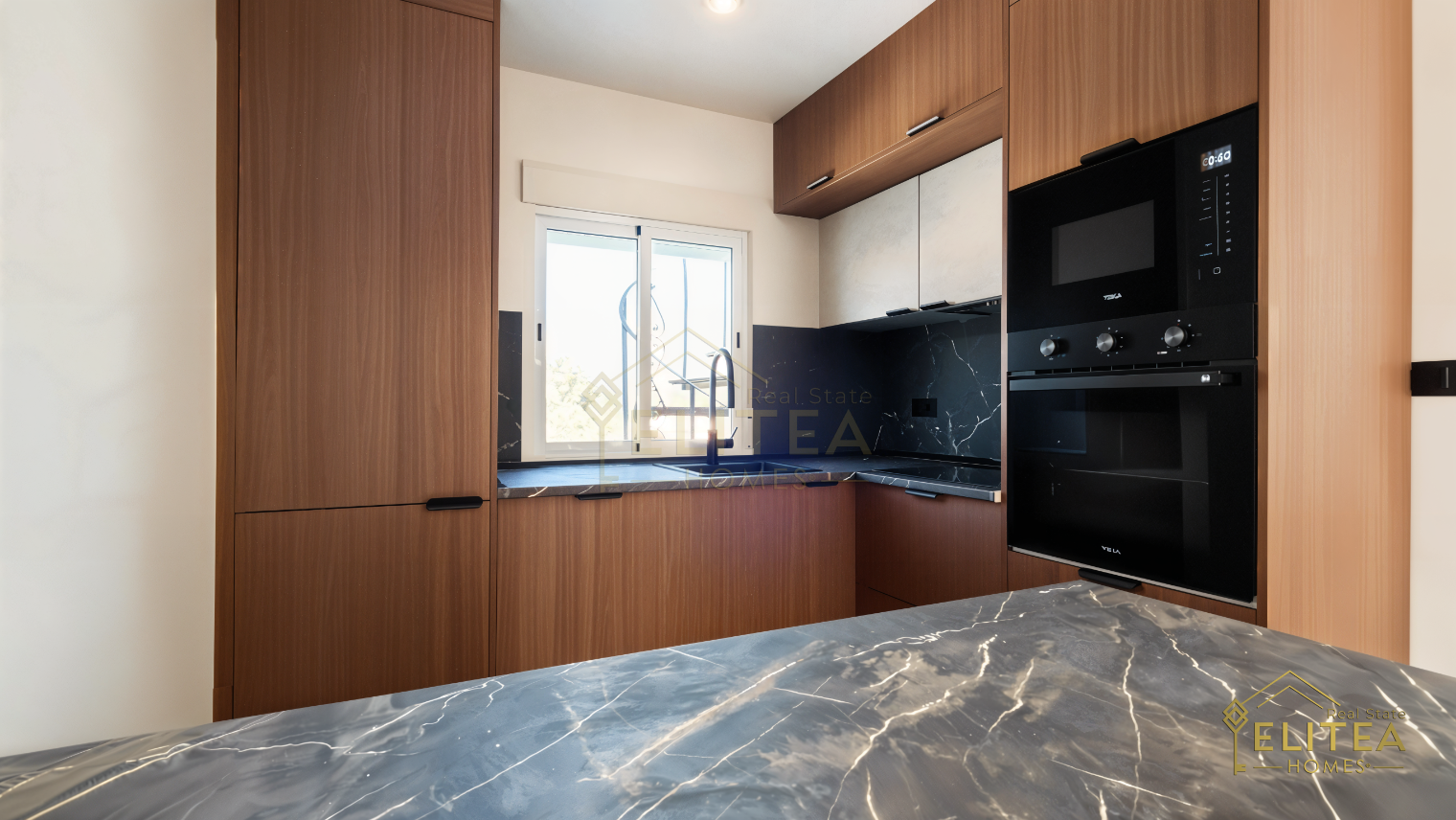 Exclusivo chalet pareado de diseño contemporáneo, completamente reformado, ubicado entre La Nucía y L’Alfàs del Pi