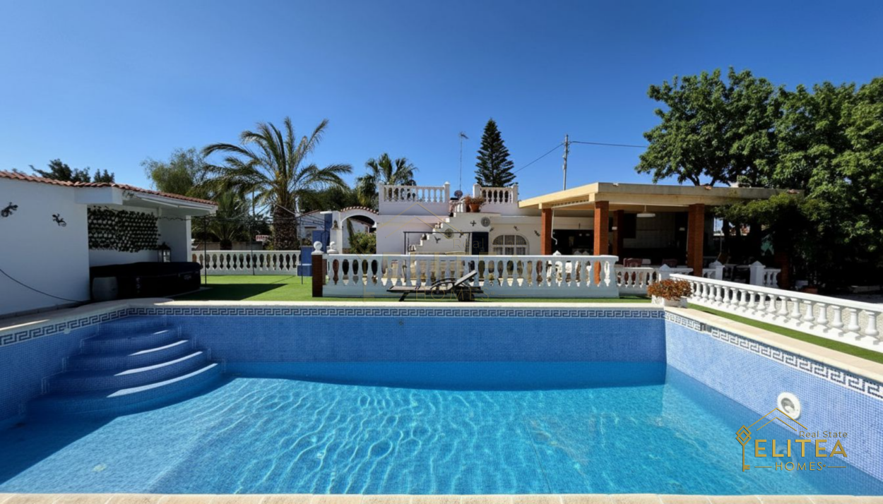 Magnifico Chalet independiente con piscina y vistas al Cabeçó d’Or en Busot