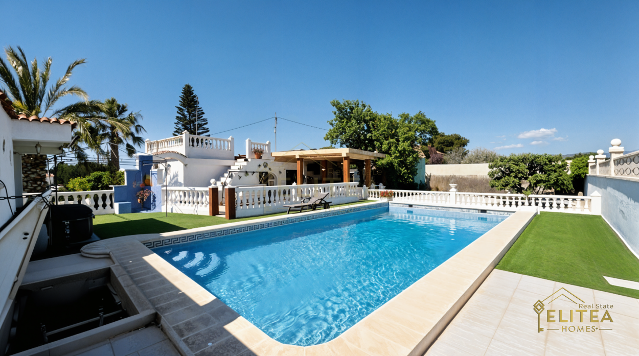 Magnifico Chalet independiente con piscina y vistas al Cabeçó d’Or en Busot