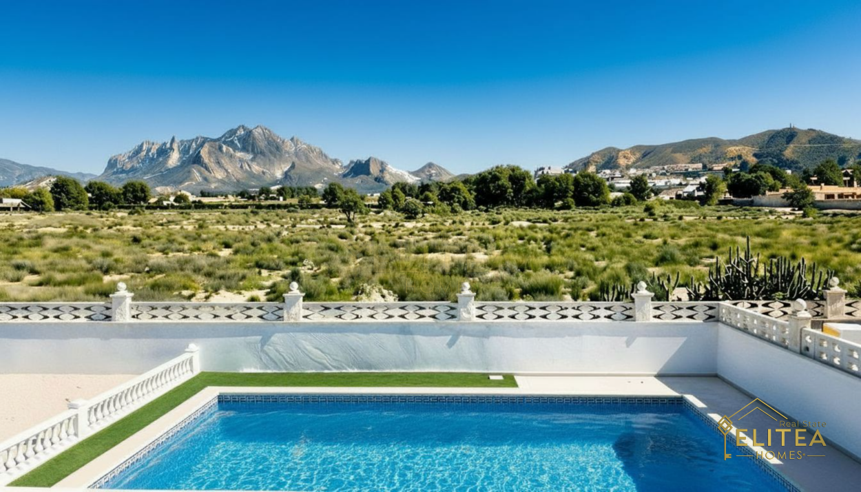 Magnifico Chalet independiente con piscina y vistas al Cabeçó d’Or en Busot