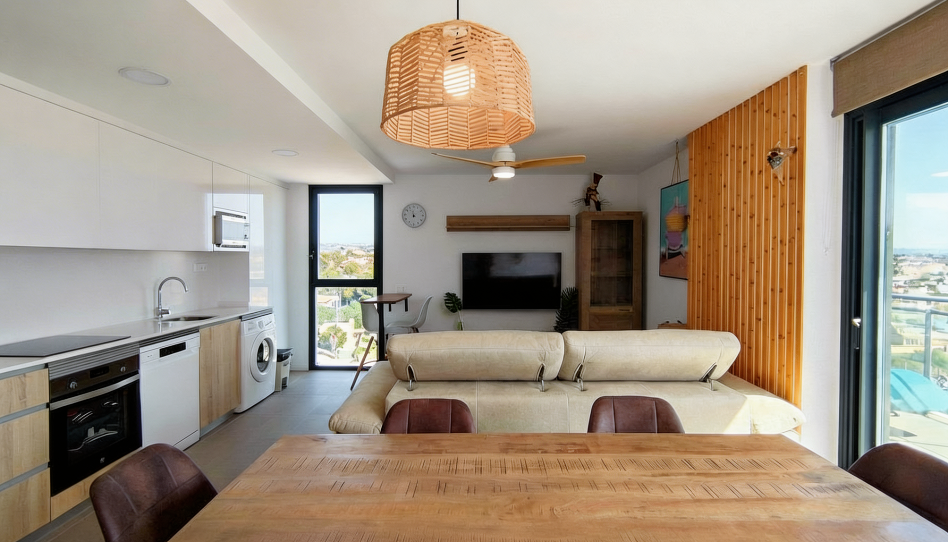 Magnífico piso seminuevo (2023) con maravillosas vistas, amplia terraza, garaje, trastero y piscina comunitaria en Calpe