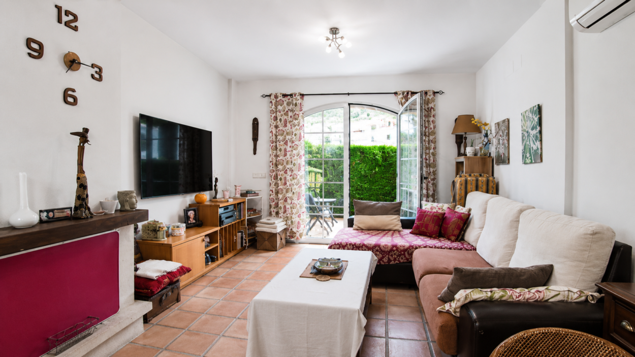 CHALET PAREADO CON VISTAS AL MAR Y MONTAÑA EN GOLF BAHÍA – FINESTRAT