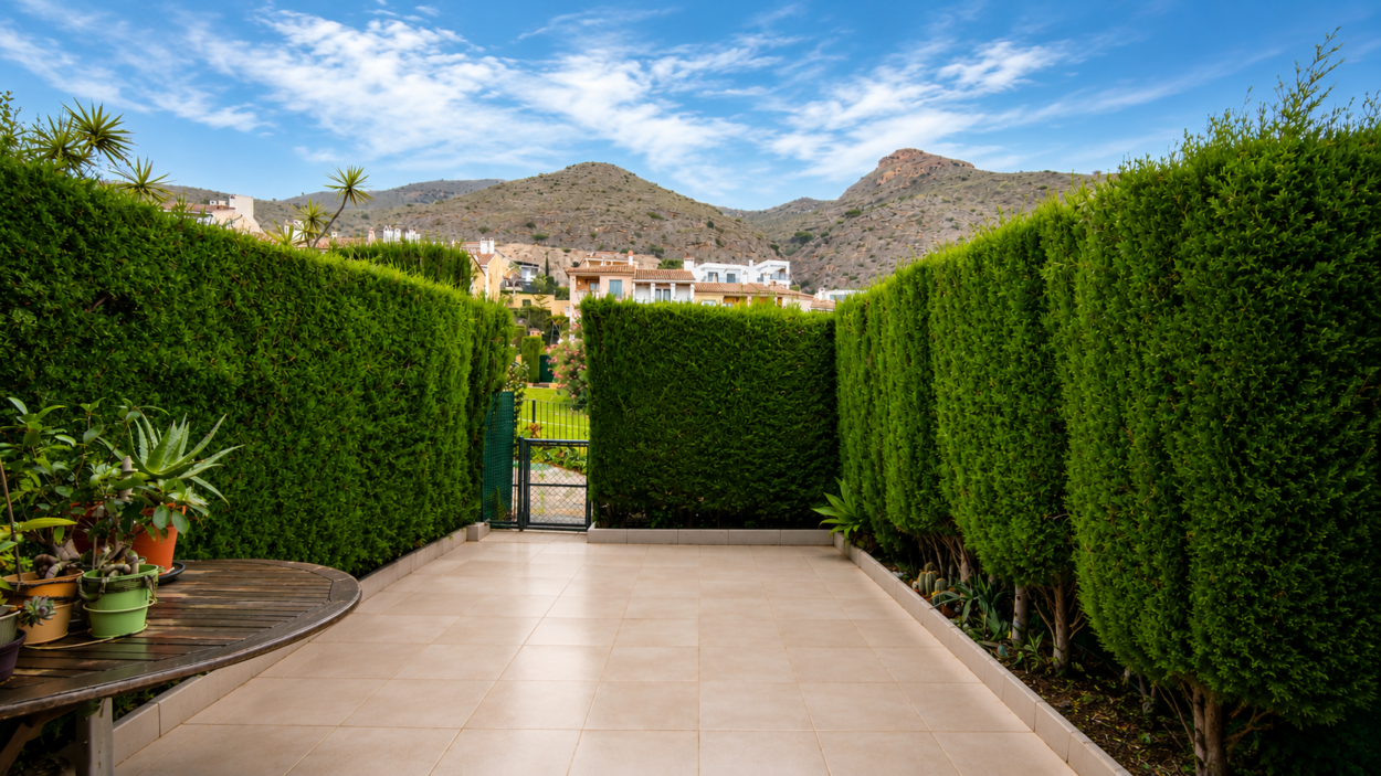 CHALET PAREADO CON VISTAS AL MAR Y MONTAÑA EN GOLF BAHÍA – FINESTRAT