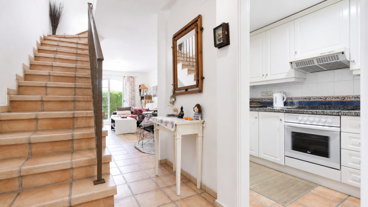 CHALET PAREADO CON VISTAS AL MAR Y MONTAÑA EN GOLF BAHÍA – FINESTRAT