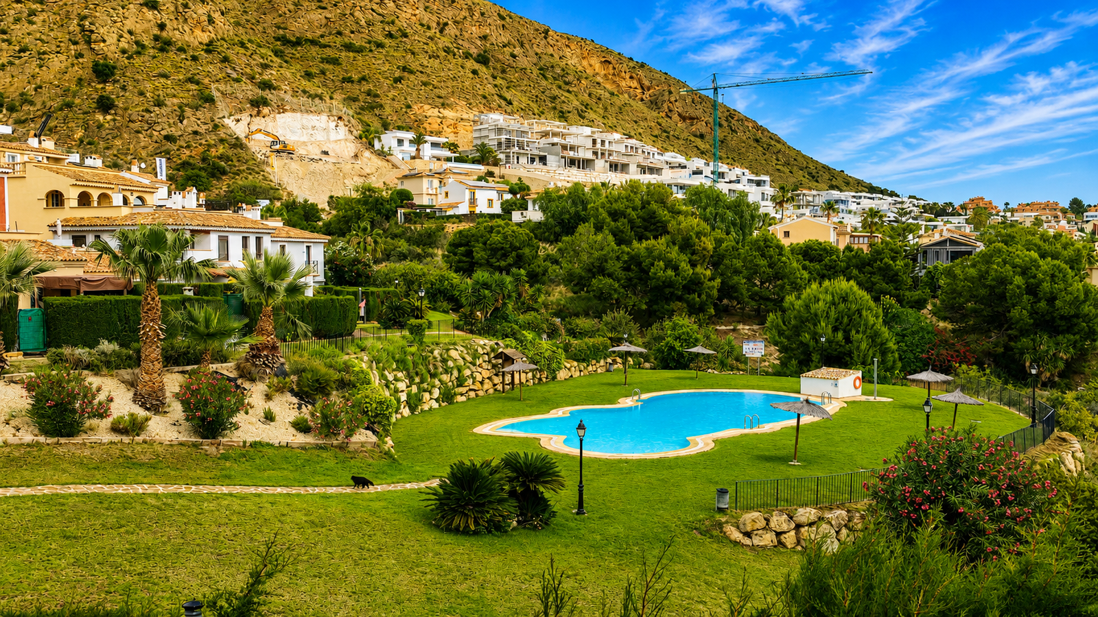 CHALET PAREADO CON VISTAS AL MAR Y MONTAÑA EN GOLF BAHÍA – FINESTRAT