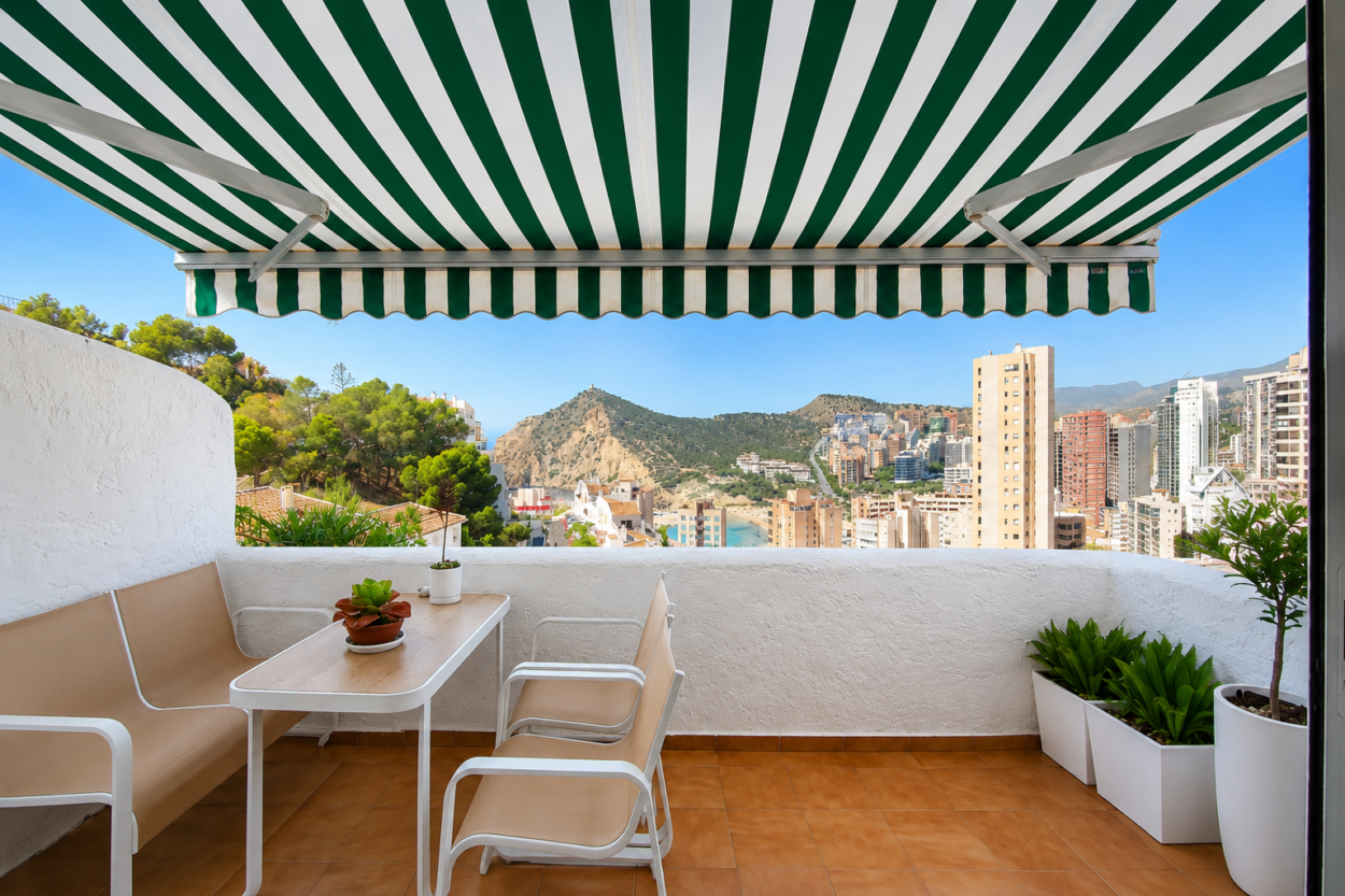 EXCLUSIVA VIVIENDA EN MONT BENIDORM CON IMPRESIONANTES VISTAS AL MAR Y GRAN TERRAZA PANORÁMICA
