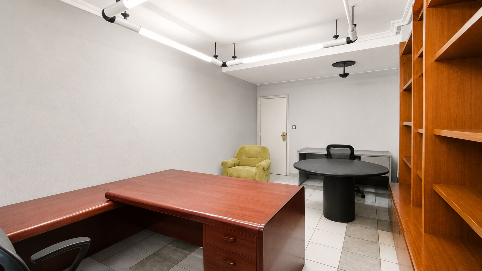 AMPLIO ENTRESUELO COMERCIAL / OFICINA EN PLENO CENTRO DE ELCHE – LUMINOSO, VERSÁTIL Y EXCELENTE UBICACION