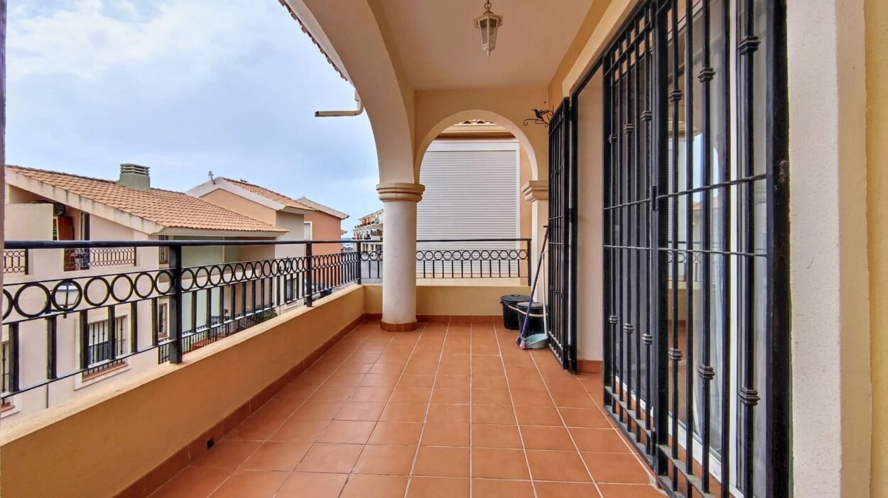 Exclusivo chalet adosado en Bonalba Cotoveta con vistas al mar y golf