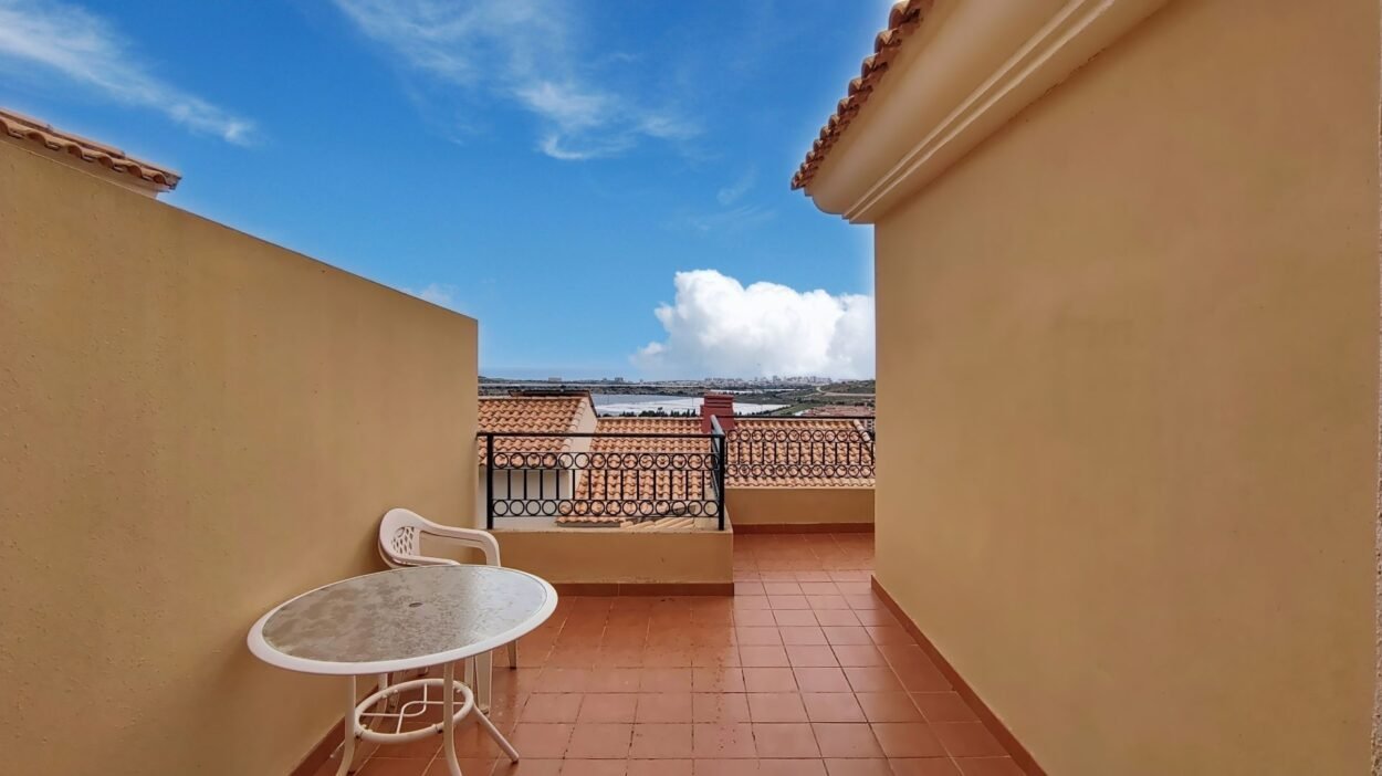 Exclusivo chalet adosado en Bonalba Cotoveta con vistas al mar y golf